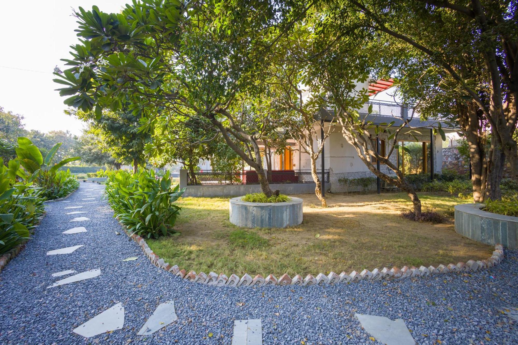 Villa Elivaas Hidden Oasis 4Bhk With Pool, Mud House & Container House Dhauj Exterior foto