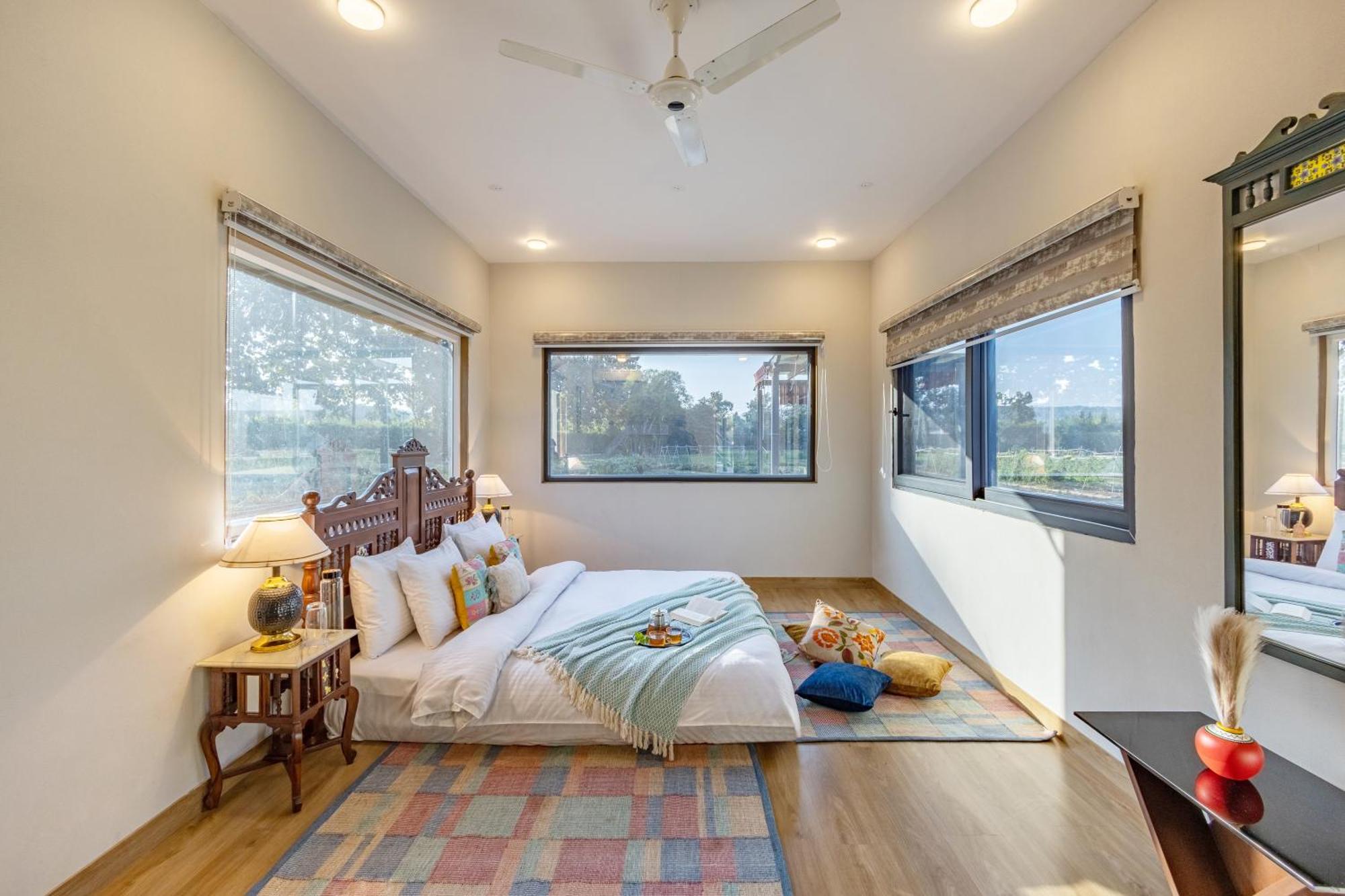 Villa Elivaas Hidden Oasis 4Bhk With Pool, Mud House & Container House Dhauj Exterior foto