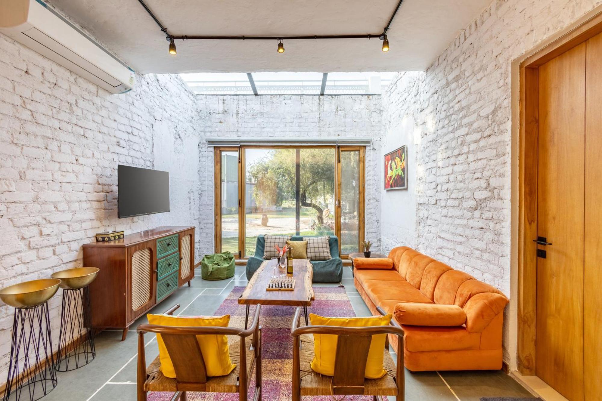 Villa Elivaas Hidden Oasis 4Bhk With Pool, Mud House & Container House Dhauj Exterior foto