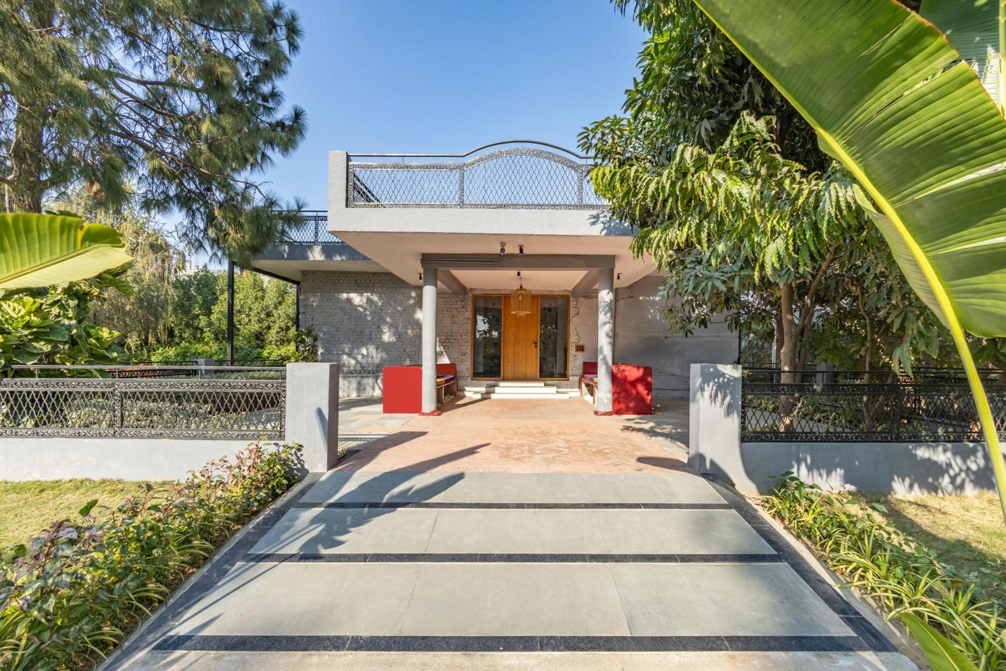 Villa Elivaas Hidden Oasis 4Bhk With Pool, Mud House & Container House Dhauj Exterior foto