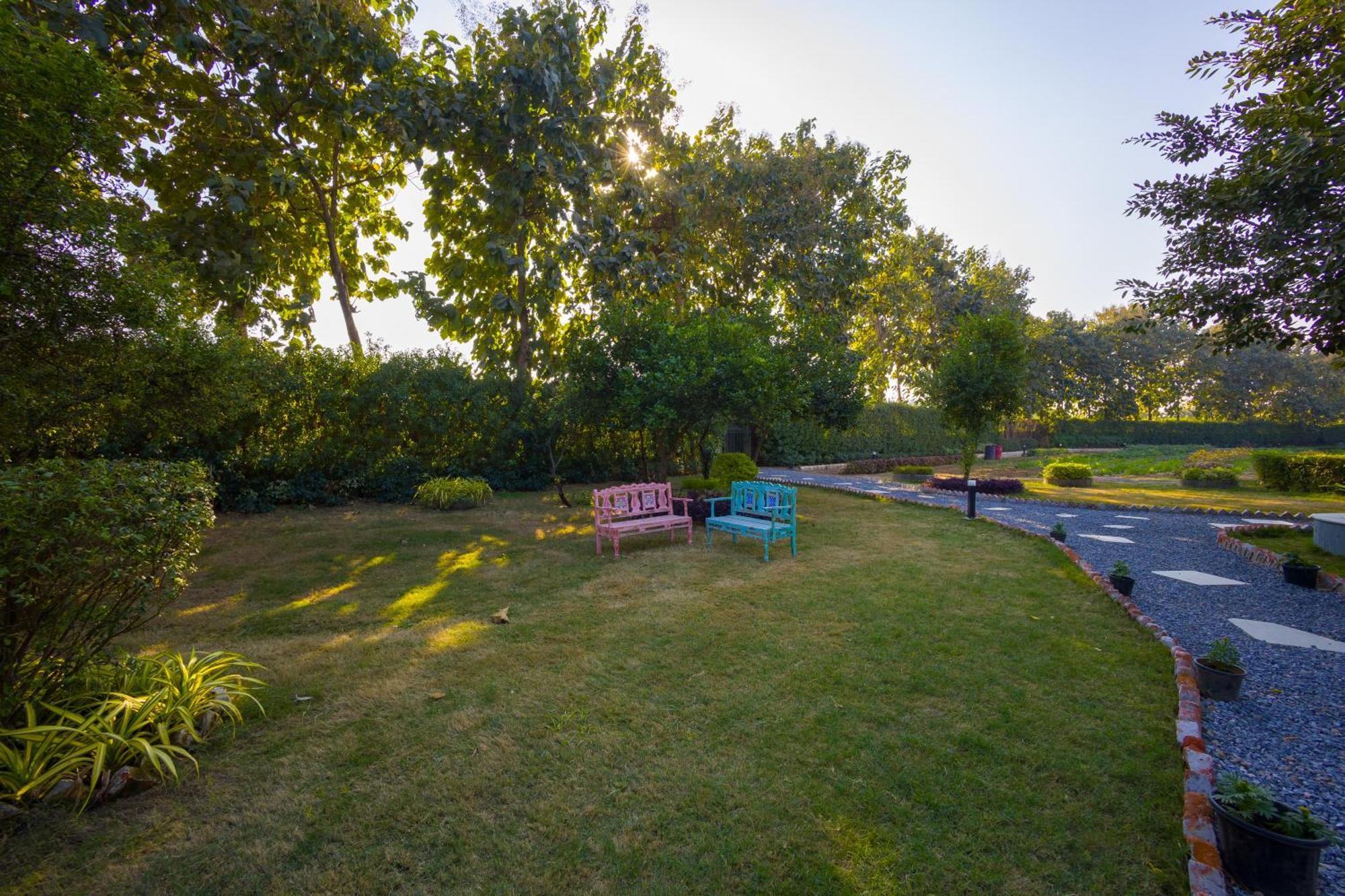 Villa Elivaas Hidden Oasis 4Bhk With Pool, Mud House & Container House Dhauj Exterior foto