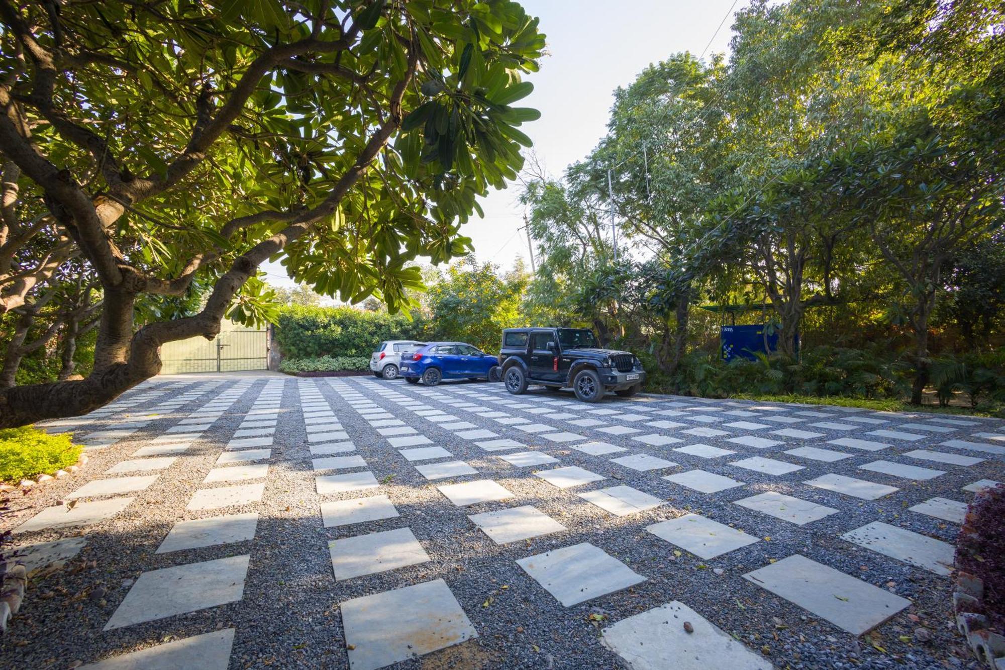 Villa Elivaas Hidden Oasis 4Bhk With Pool, Mud House & Container House Dhauj Exterior foto